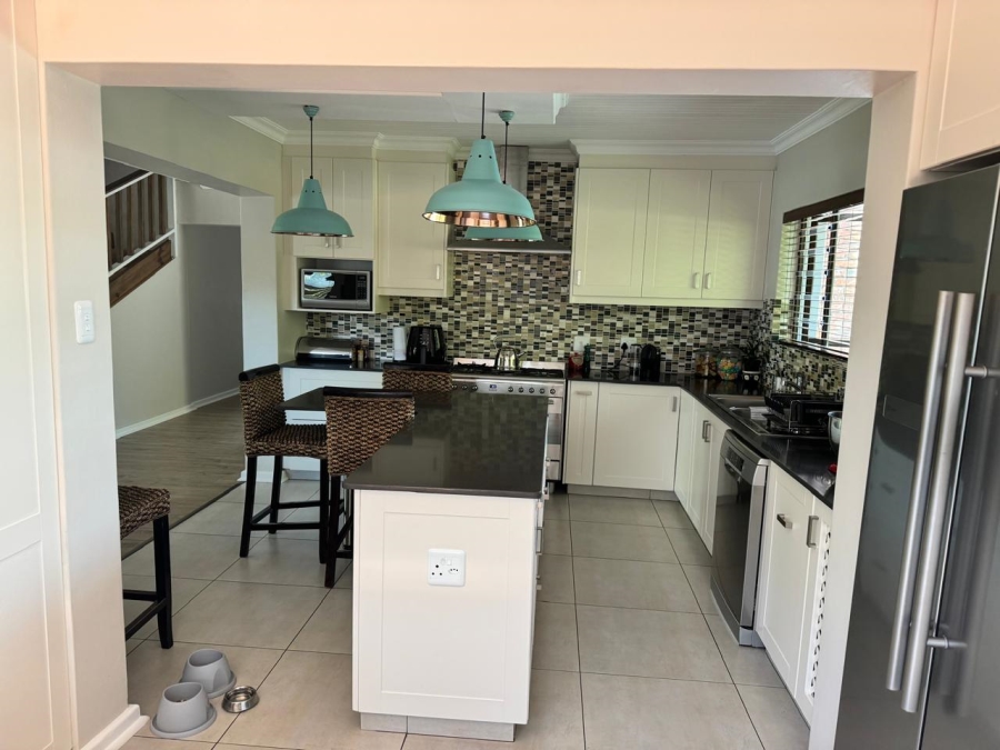 To Let 5 Bedroom Property for Rent in Hersham Western Cape